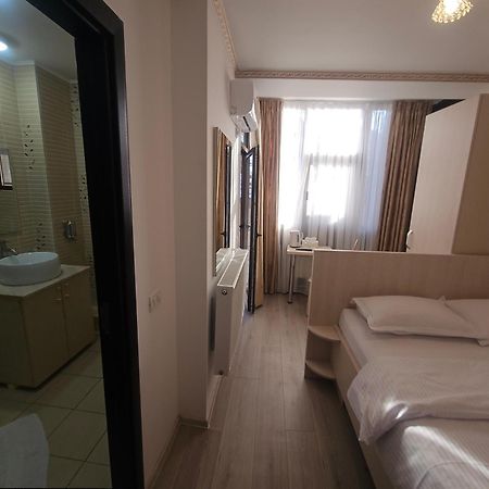 Hotel Marina 2 Bukares Bagian luar foto
