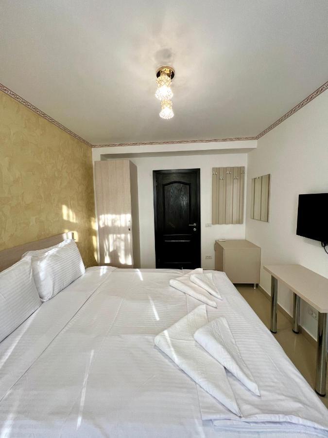 Hotel Marina 2 Bukares Bagian luar foto