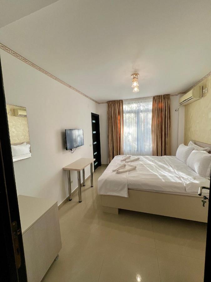 Hotel Marina 2 Bukares Bagian luar foto
