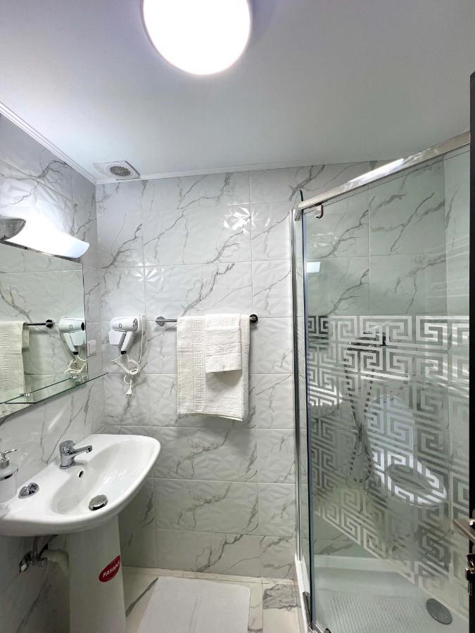 Hotel Marina 2 Bukares Bagian luar foto