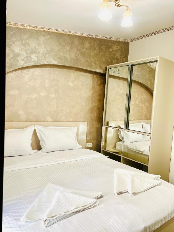 Hotel Marina 2 Bukares Bagian luar foto