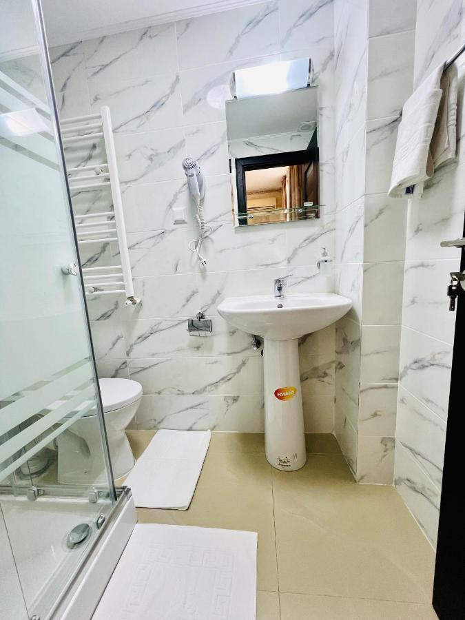 Hotel Marina 2 Bukares Bagian luar foto
