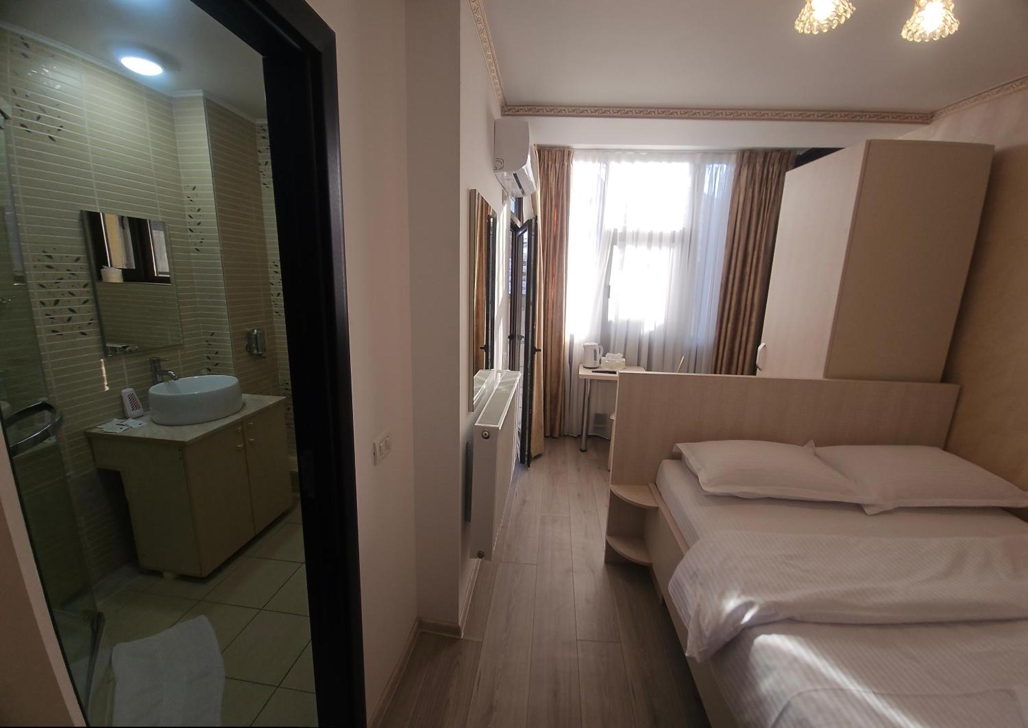 Hotel Marina 2 Bukares Bagian luar foto