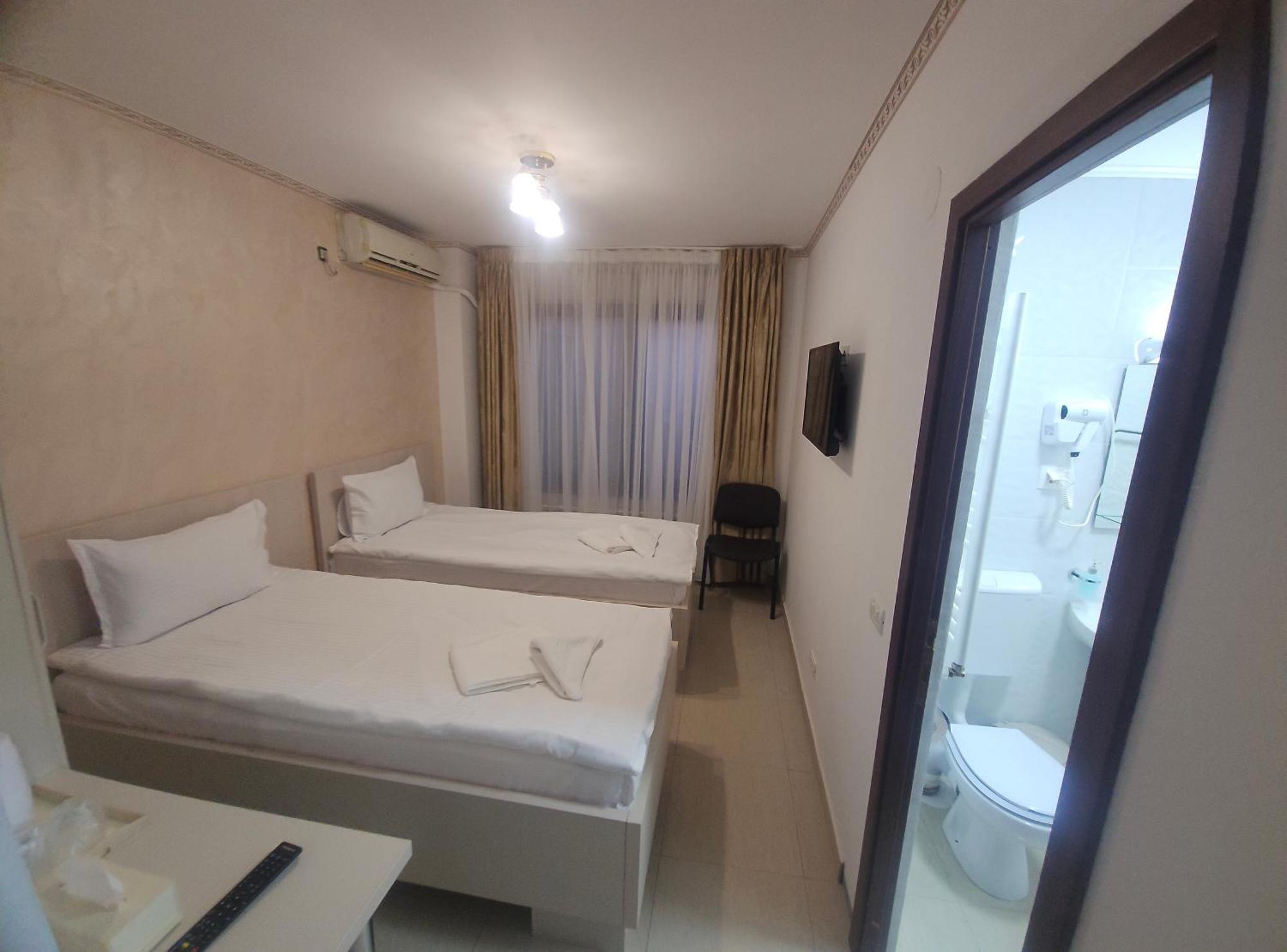 Hotel Marina 2 Bukares Bagian luar foto
