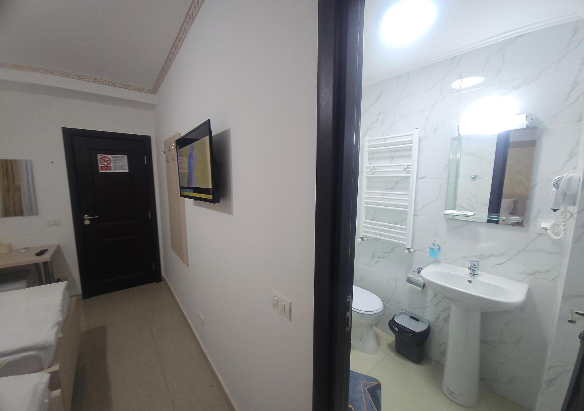 Hotel Marina 2 Bukares Bagian luar foto