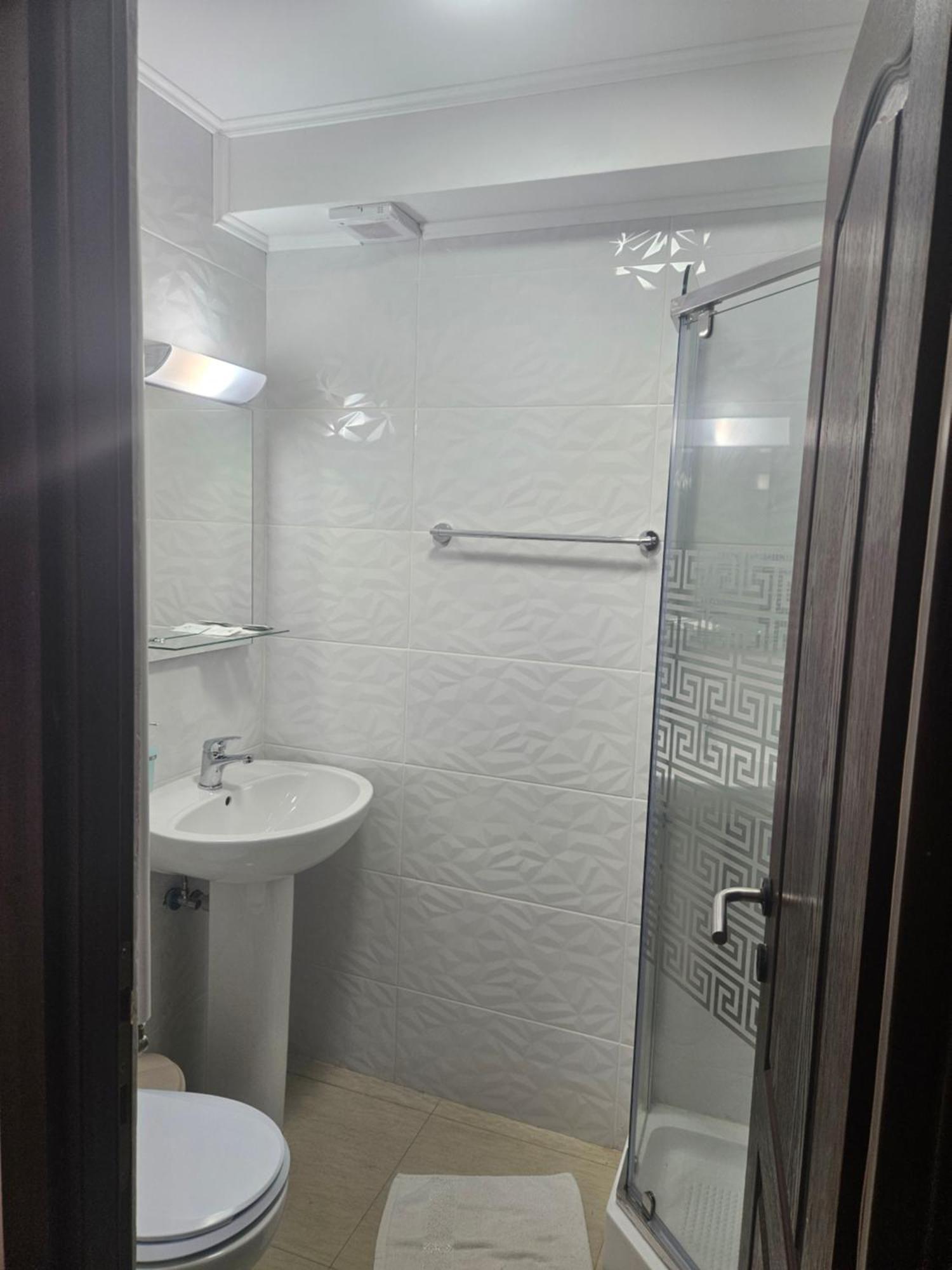 Hotel Marina 2 Bukares Bagian luar foto